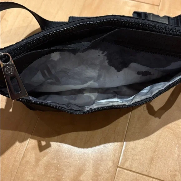 Vintage Black Lululemon Surge Belt Bag - Picture 5 of 15